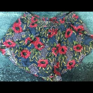 Flowy flouncy floral side slit shorts